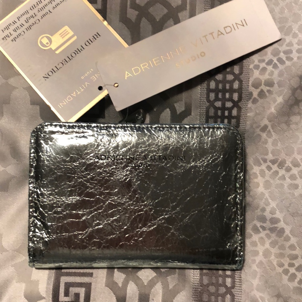 Adrienne Vitadini Snap Wallet